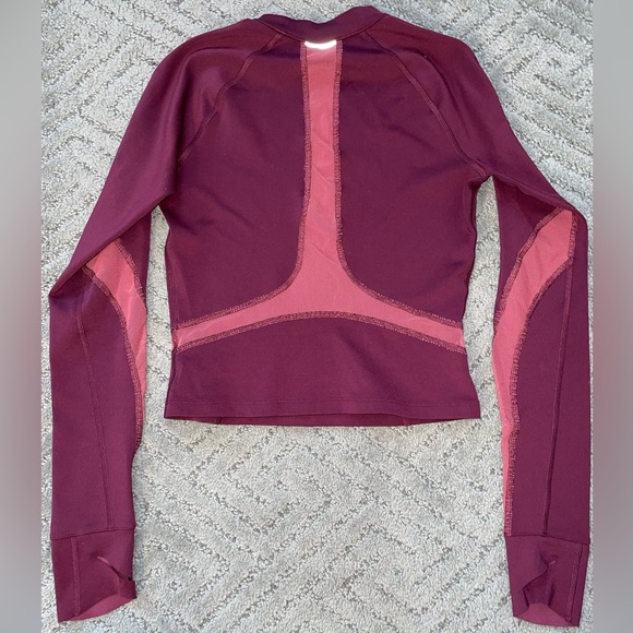 UA Cropped workout top - Picture 2 of 2